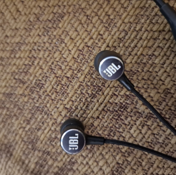 JBL - Live 220bt Wireless In-Ear Headphones - Black - Picture 4 of 12